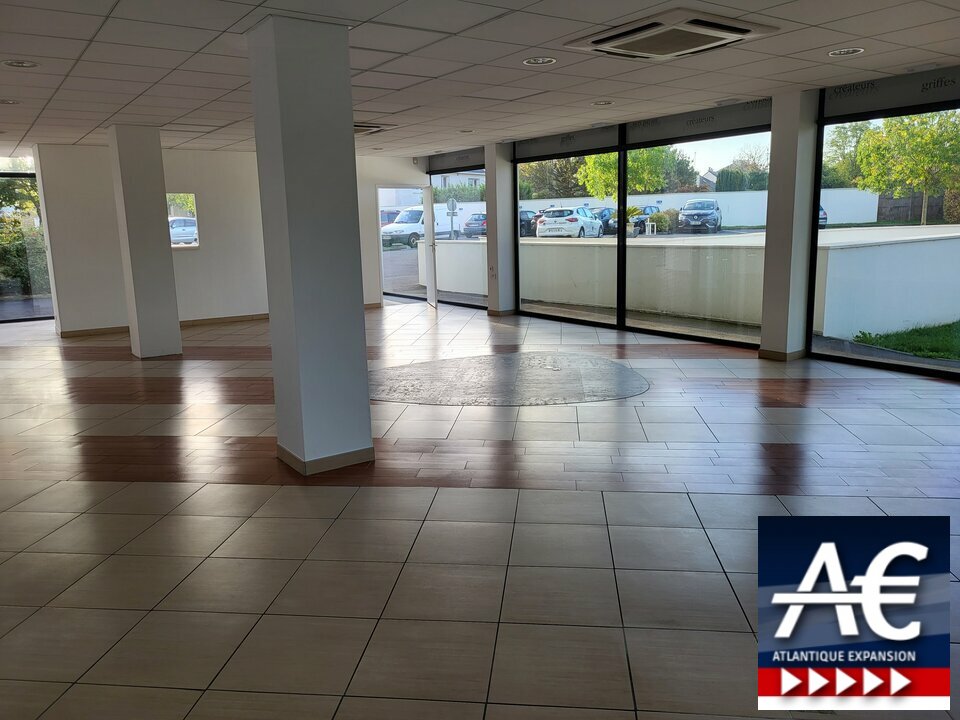 A LOUER CELLULE COMMERCIALE D’ANGLE