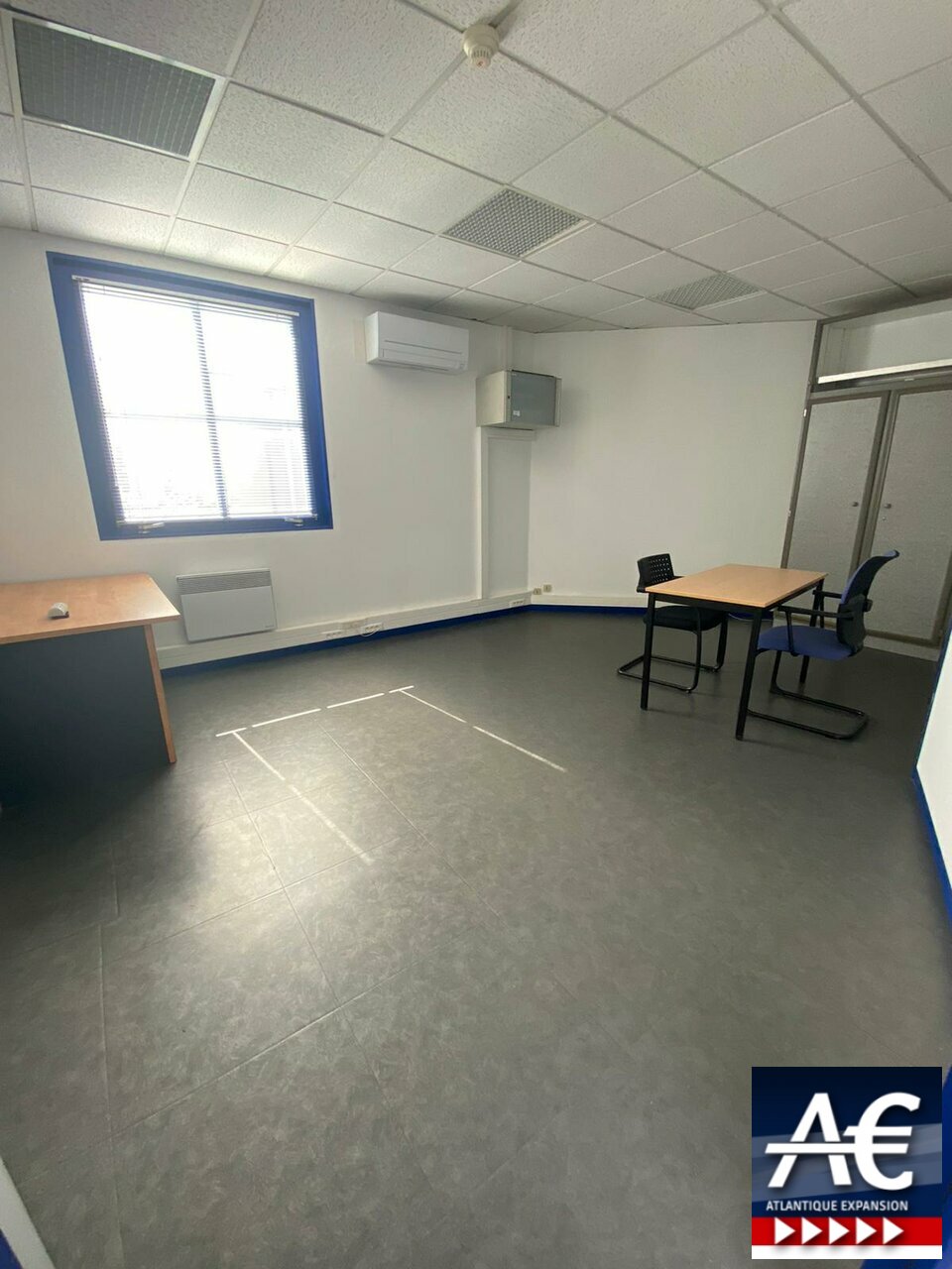 A VENDRE IMMEUBLE INDEPENDANT DE BUREAUX