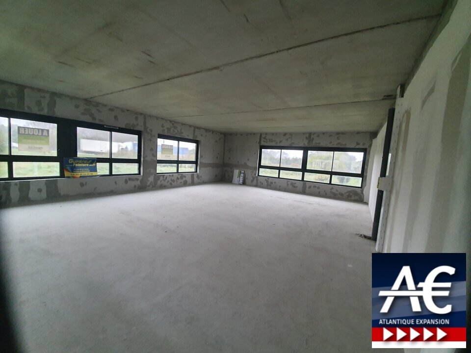 A LOUER  AU 1ER ETAGE PLATEAU  DE BUREAUX