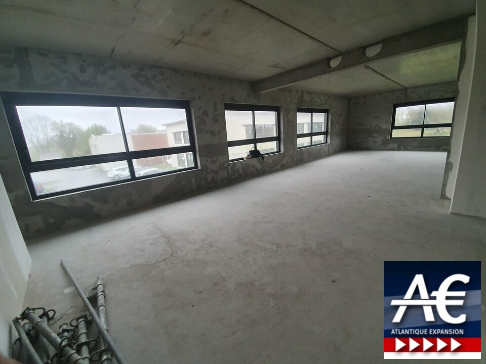 A LOUER AU 1ER ETAGE PLATEAU  DE BUREAUX