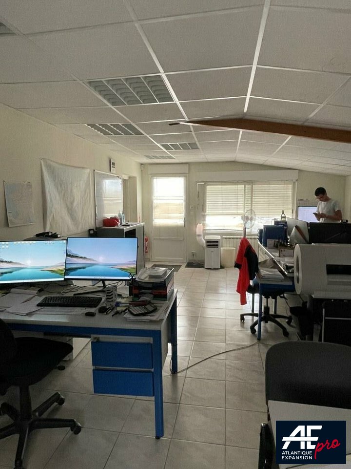 A LOUER LOCAL BUREAU AVEC GARAGES