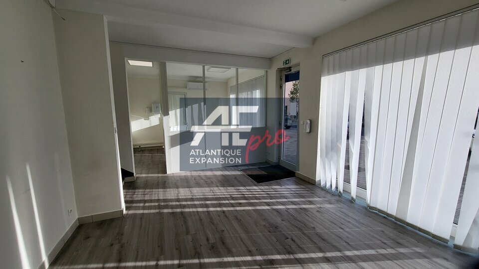 LOCAL SERVICES / COMMERCES à VENDRE