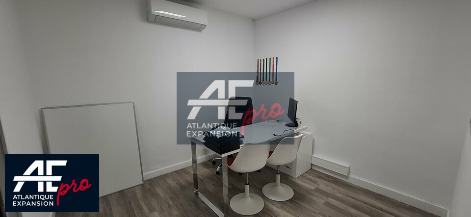 Bureaux avec vitrine à LOUER