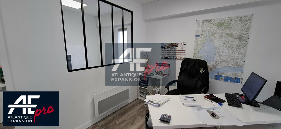 Bureaux avec vitrine à LOUER