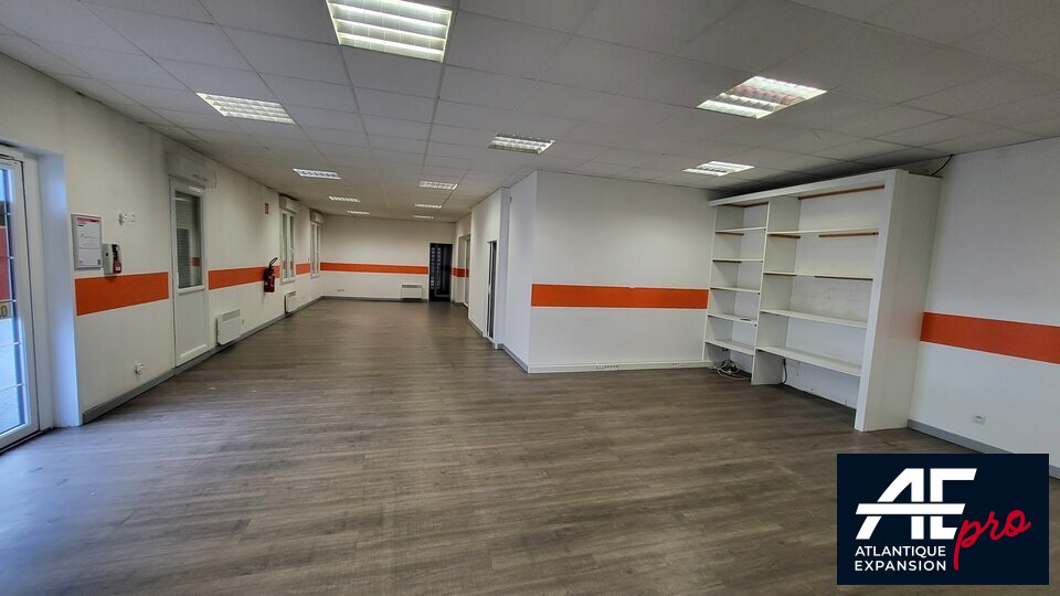A LOUER ATELIER avec BUREAUX