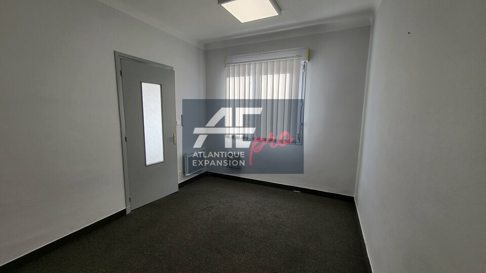 LOCAL SERVICES / COMMERCES à LOUER