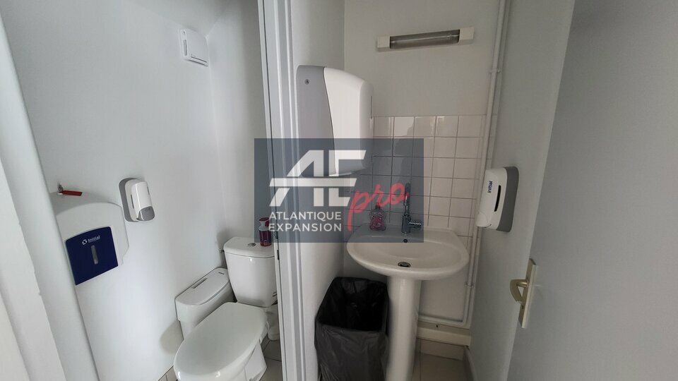 LOCAL SERVICES / COMMERCES à LOUER