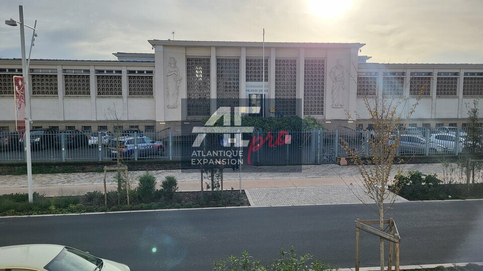 LOCAL SERVICES / COMMERCES à LOUER