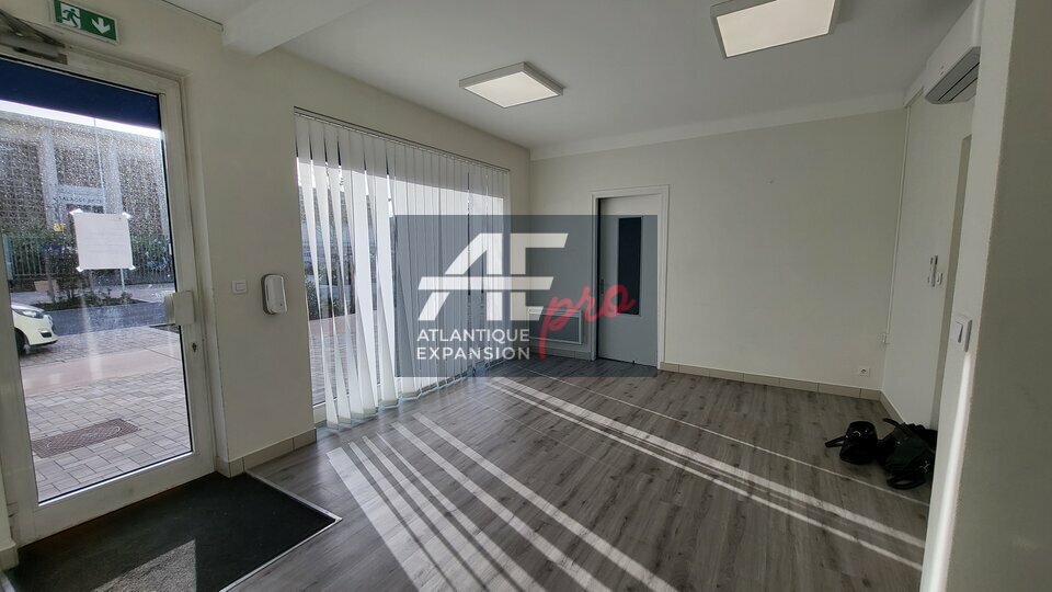 LOCAL SERVICES / COMMERCES à LOUER