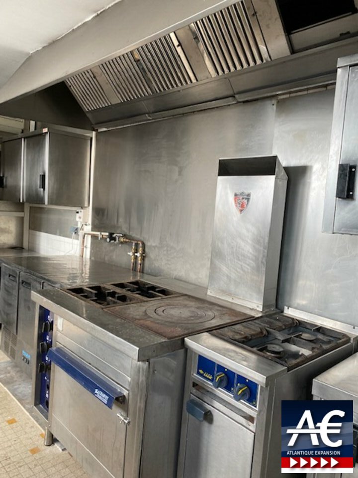A LOUER LOCAL D’UN LABORATOIRE PROFESSIONNEL DE CUISINE.