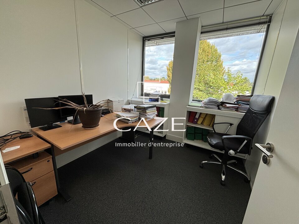 BUREAUX A LOUER PESSAC - PROCHE ROCADE 