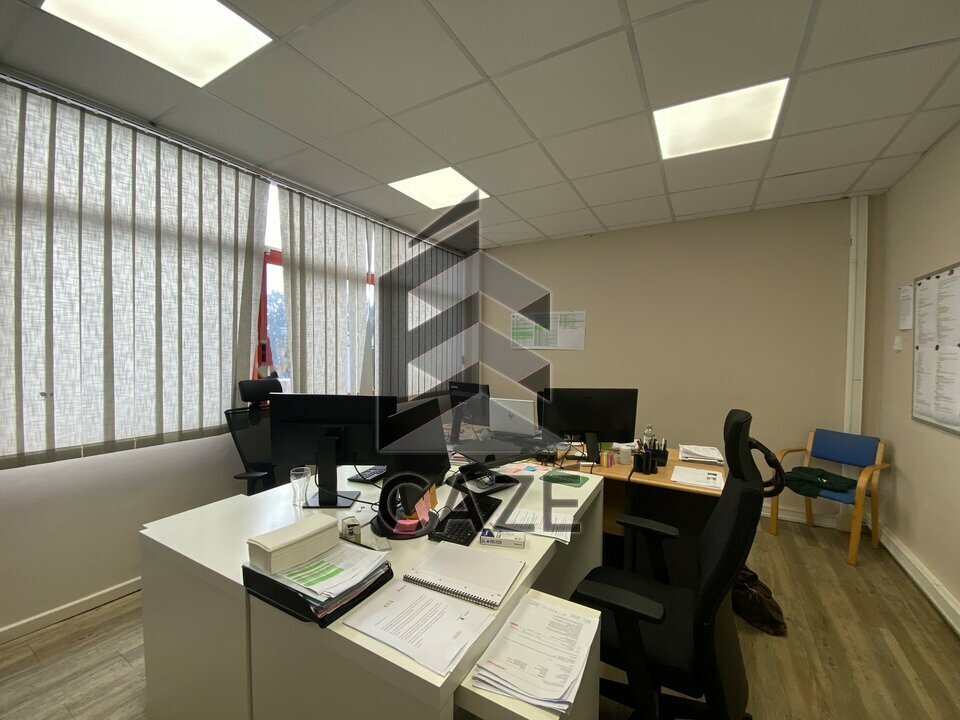 CELLULE D'ACTIVITE A VENDRE - SORTIE 9