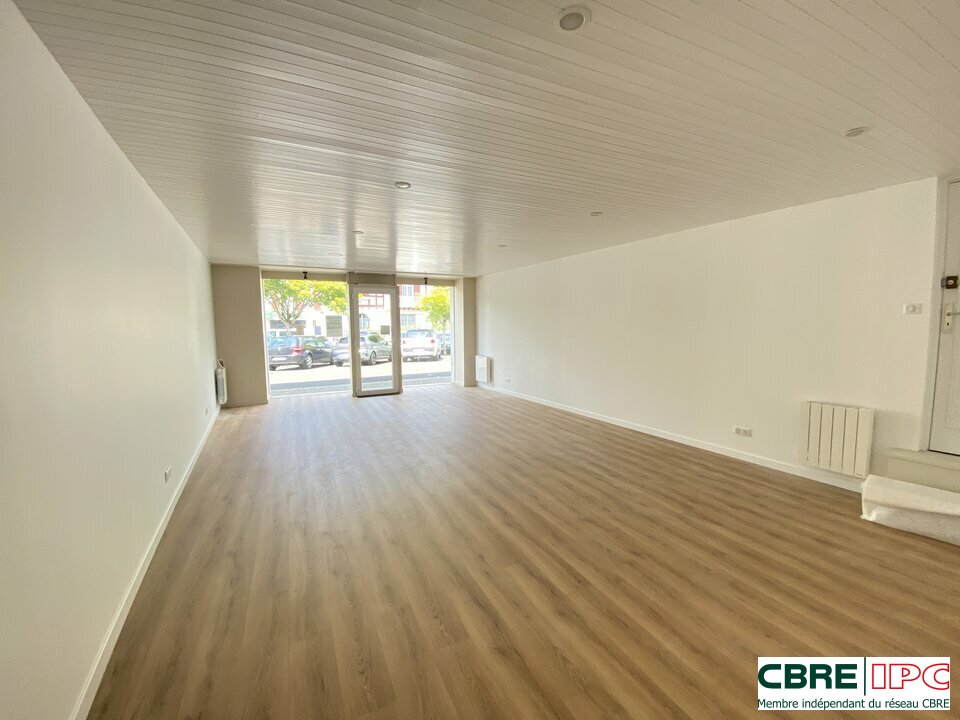 LOCATION - REF : 7174MP