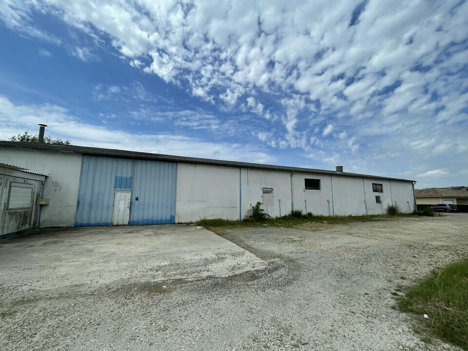 À louer  Local d'activité de 800 m²  Ambarès-et-Lagrave (33440)