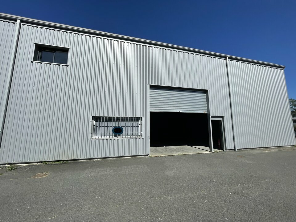 À LOUER  Local d'activité de 250 m²  Beychac-et-Caillau