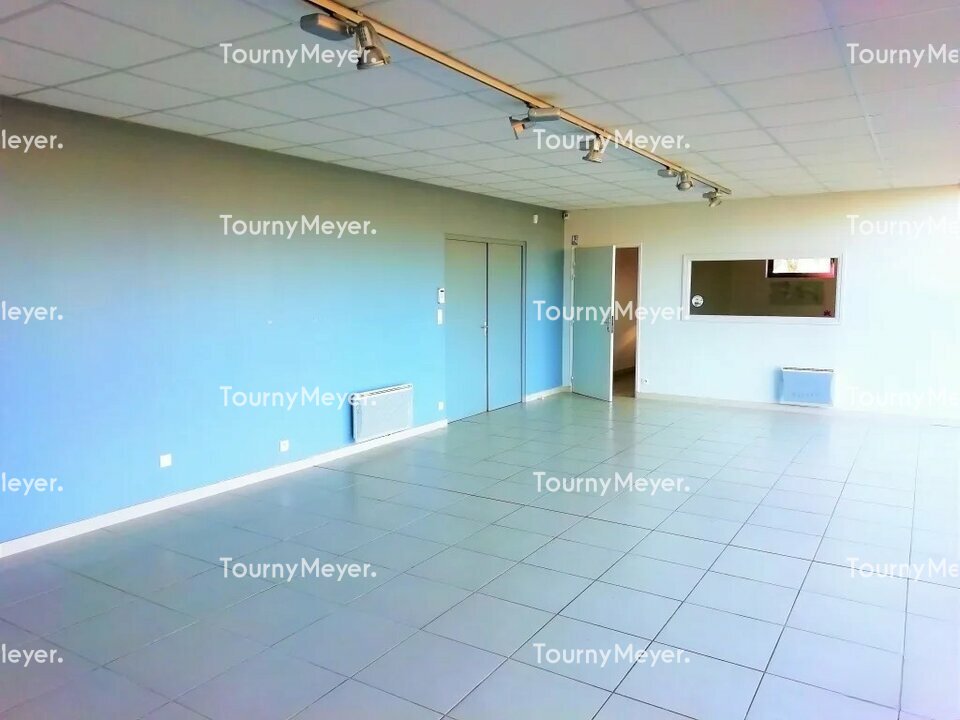 Visuel 10 de l'annonce : A LOUER - GUIPAVAS, ZONE DE LAVALLOT - LOCAL DE 450 M²