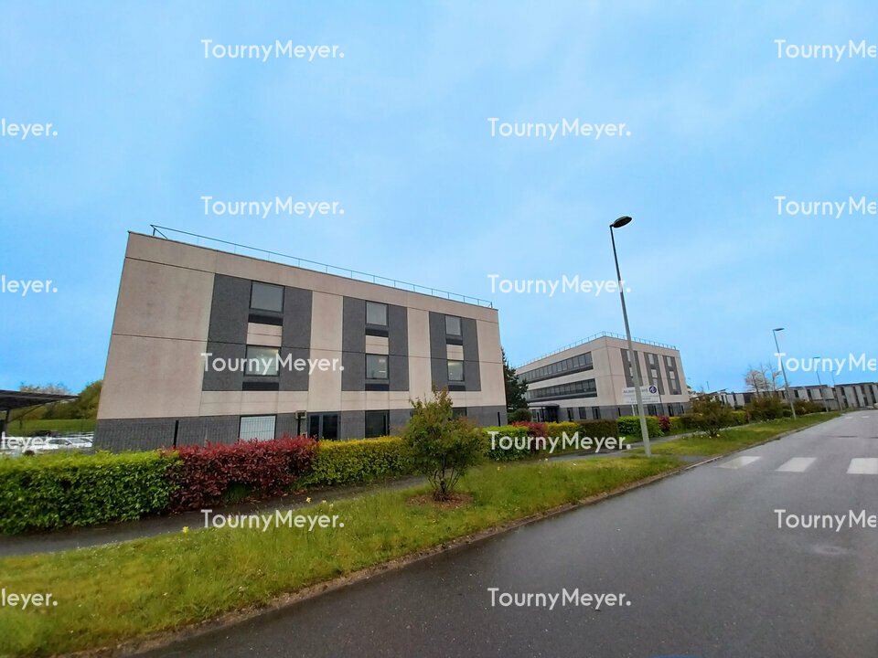 Visuel 2 de l'annonce : A LOUER - BREST - ZONE DE L'AEROPORT - BUREAUX DE 625 M²