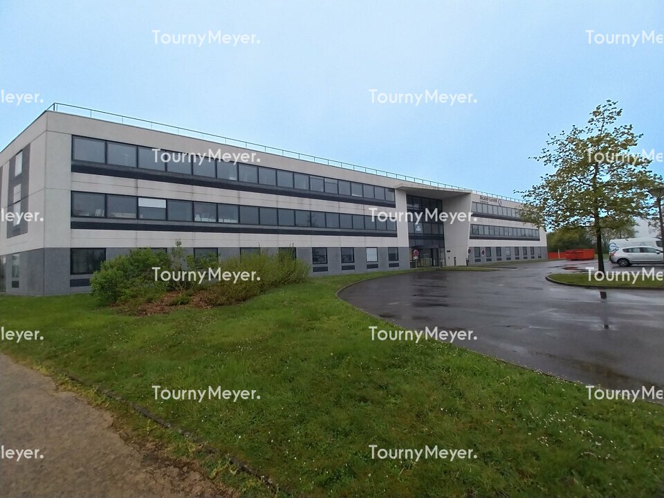 Visuel 5 de l'annonce : A VENDRE - BREST - ZONE DE L'AEROPORT - IMMEUBLES DE BUREAUX DE 7500 M²