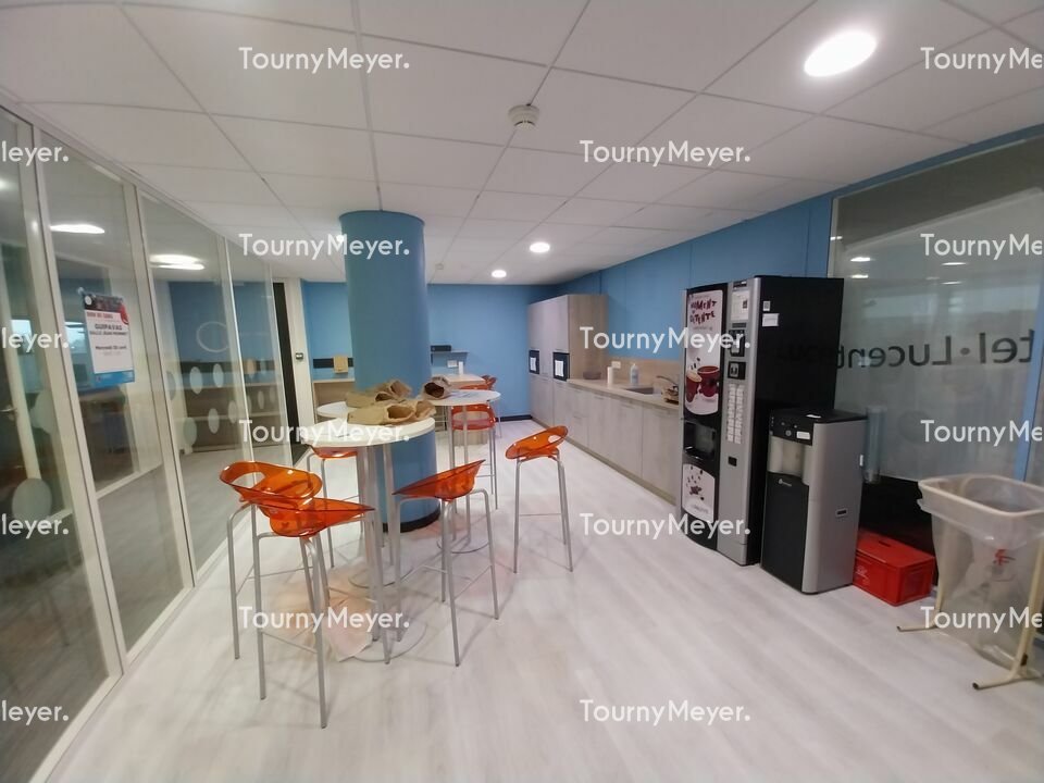 Visuel 10 de l'annonce : A VENDRE - BREST - ZONE DE L'AEROPORT - IMMEUBLE DE BUREAUX DE 3750 M²