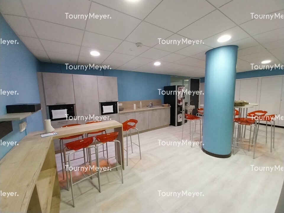 Visuel 11 de l'annonce : A VENDRE - BREST - ZONE DE L'AEROPORT - IMMEUBLE DE BUREAUX DE 3750 M²