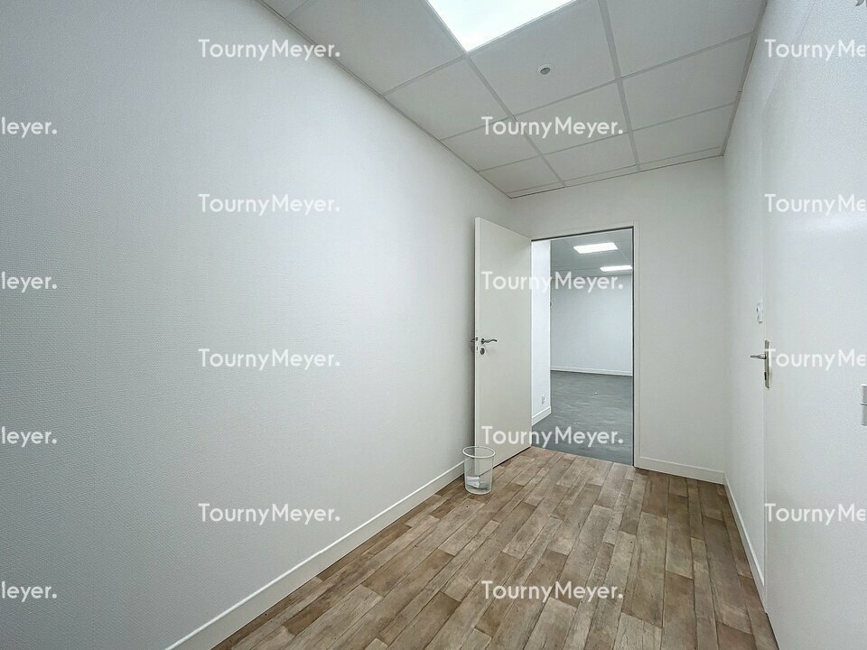 Visuel 14 de l'annonce : A LOUER - Zone de kergonan - Local d'activité de 482 m²