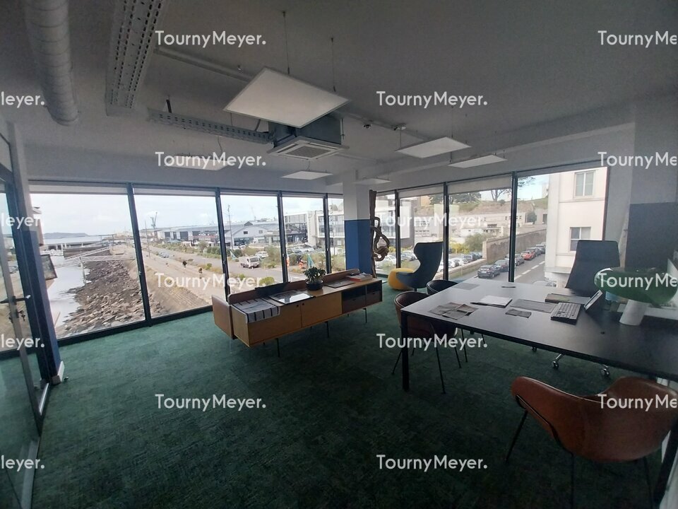 Visuel 3 de l'annonce : A LOUER - BREST - PORT DE COMMERCE AVEC VUE MER - BUREAUX DE 271 M²