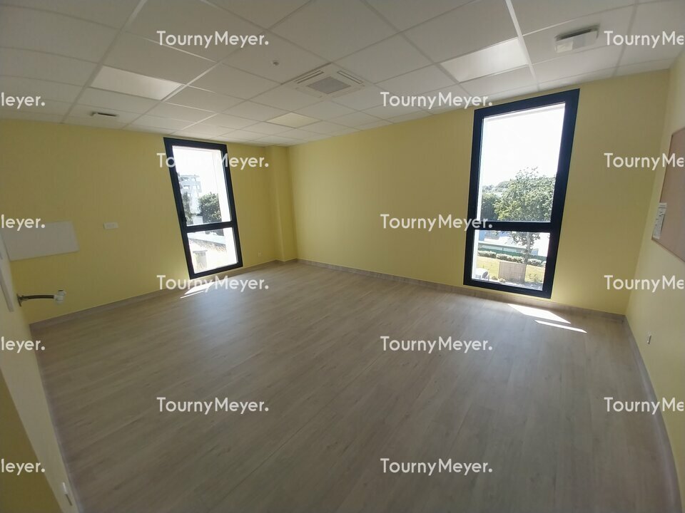 Visuel 11 de l'annonce : VISIBILITE EXCEPTIONNELLE AU SEIN D'UN POLE DE SANTE
PORTE DE GOUESNOU - PLATEAU DE BUREAUX DE 293 M²