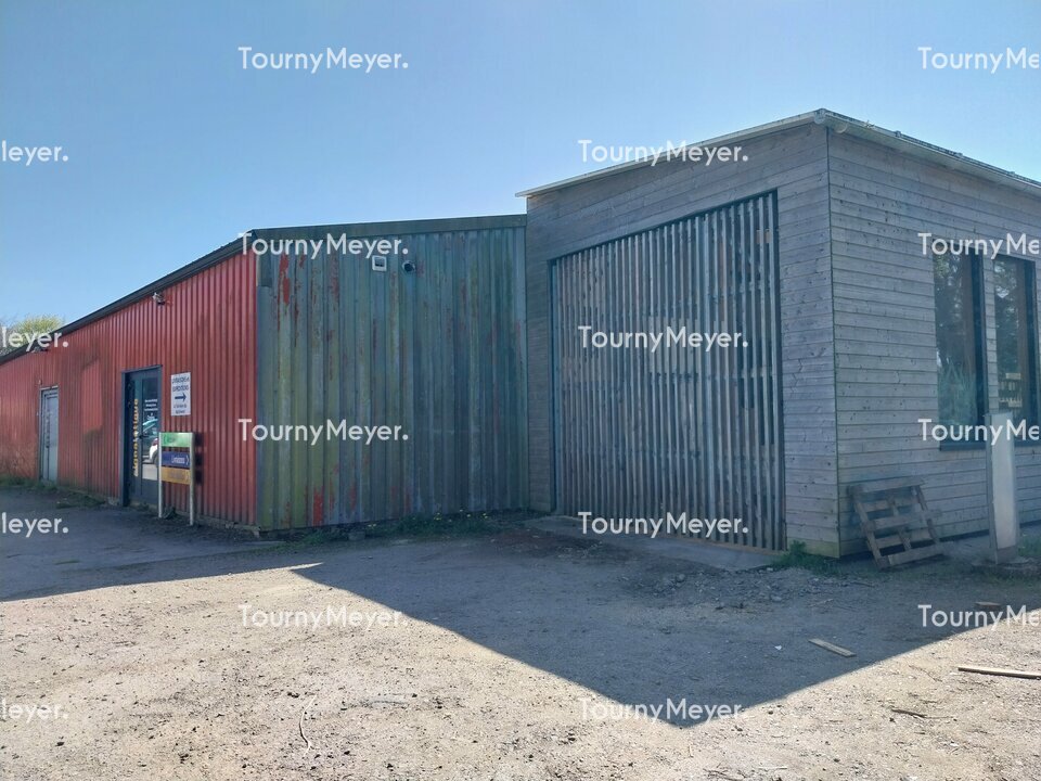 Visuel 1 de l'annonce : A LOUER - GOUESNOU, ZONE DE KERGARADEC - LOCAL D'ACTIVITE DE 300 M²