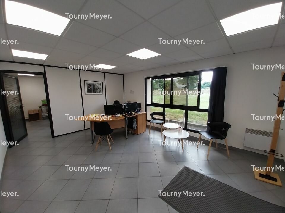 Visuel 4 de l'annonce : A LOUER - BREST, ZONE DE KERVAO, BATIMENT DE 286 M²