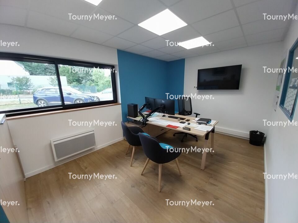 Visuel 7 de l'annonce : A LOUER - BREST, ZONE DE KERVAO, BATIMENT DE 286 M²