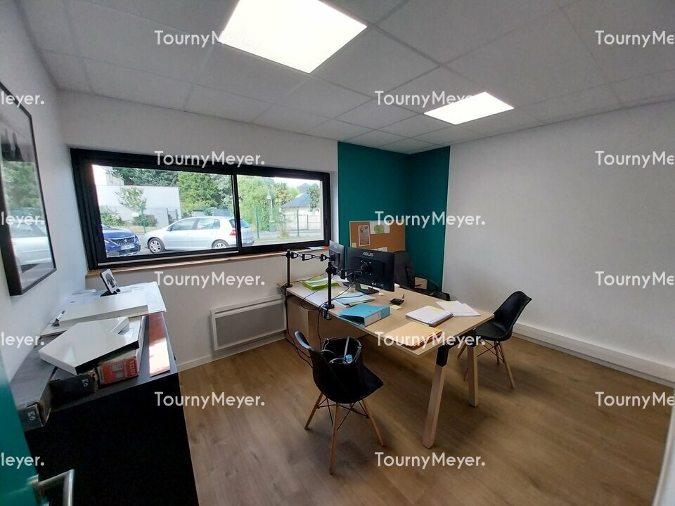Visuel 8 de l'annonce : A LOUER - BREST, ZONE DE KERVAO, BATIMENT DE 286 M²