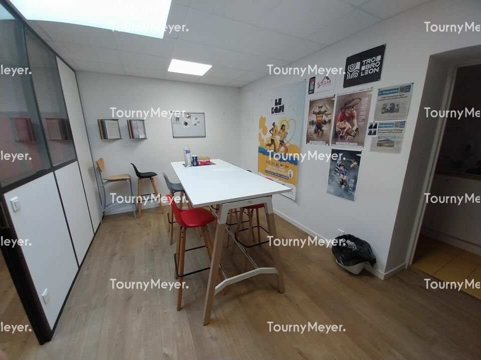 Visuel 10 de l'annonce : A LOUER - BREST, ZONE DE KERVAO, BATIMENT DE 286 M²