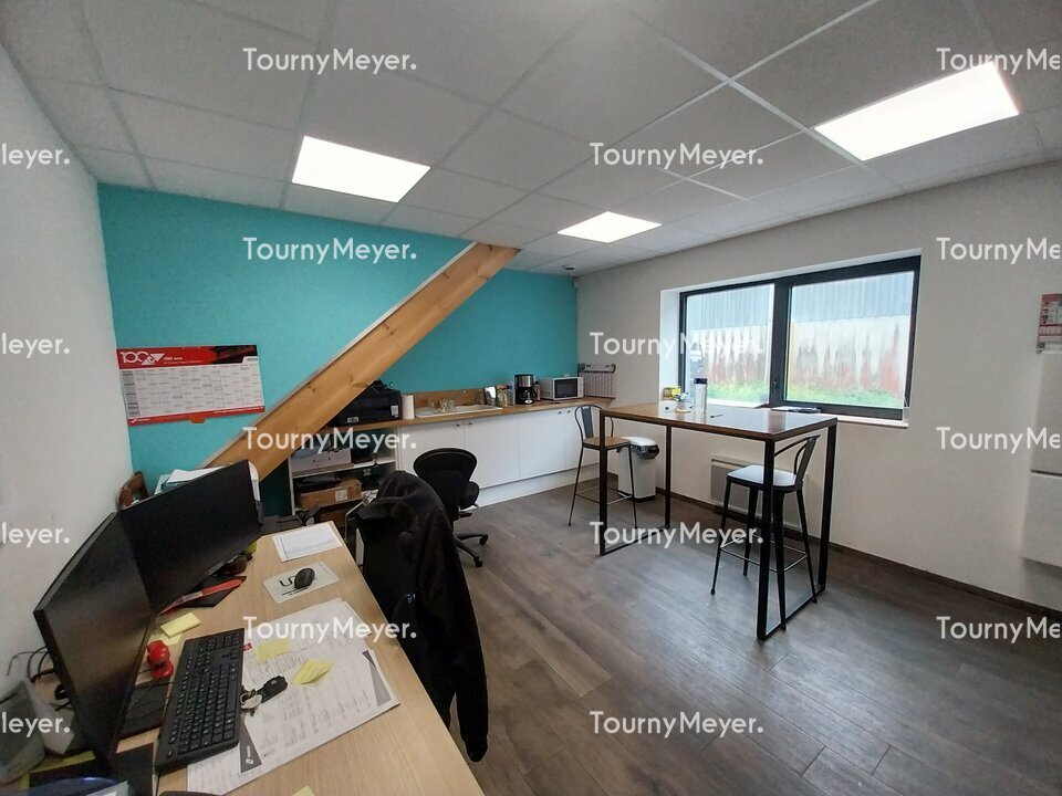 Visuel 3 de l'annonce : A LOUER - GOUESNOU, ZONE DE KERGARADEC, LOCAL DE 310 M²