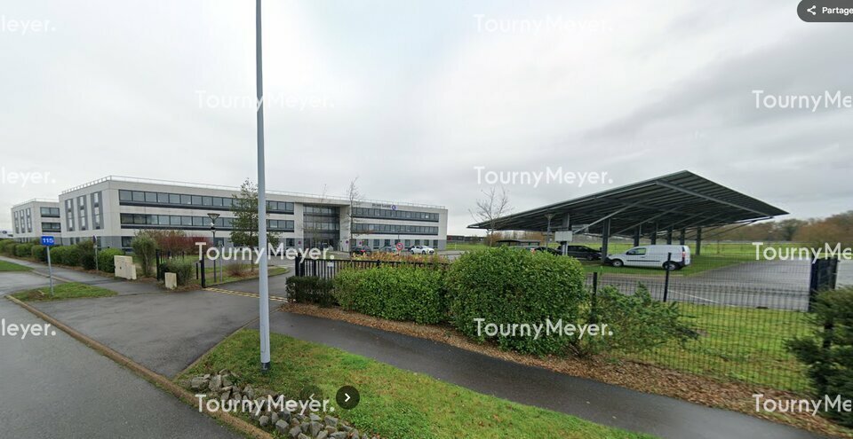 Visuel 6 de l'annonce : A VENDRE - BREST - ZONE DE L'AEROPORT - IMMEUBLES DE BUREAUX DE 7500 M²