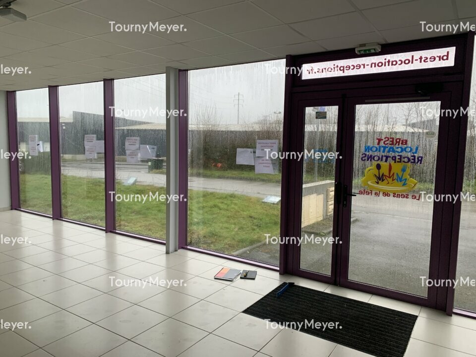 Visuel 5 de l'annonce : A LOUER - GUIPAVAS, ZONE DE LAVALLOT - LOCAL DE 450 M²