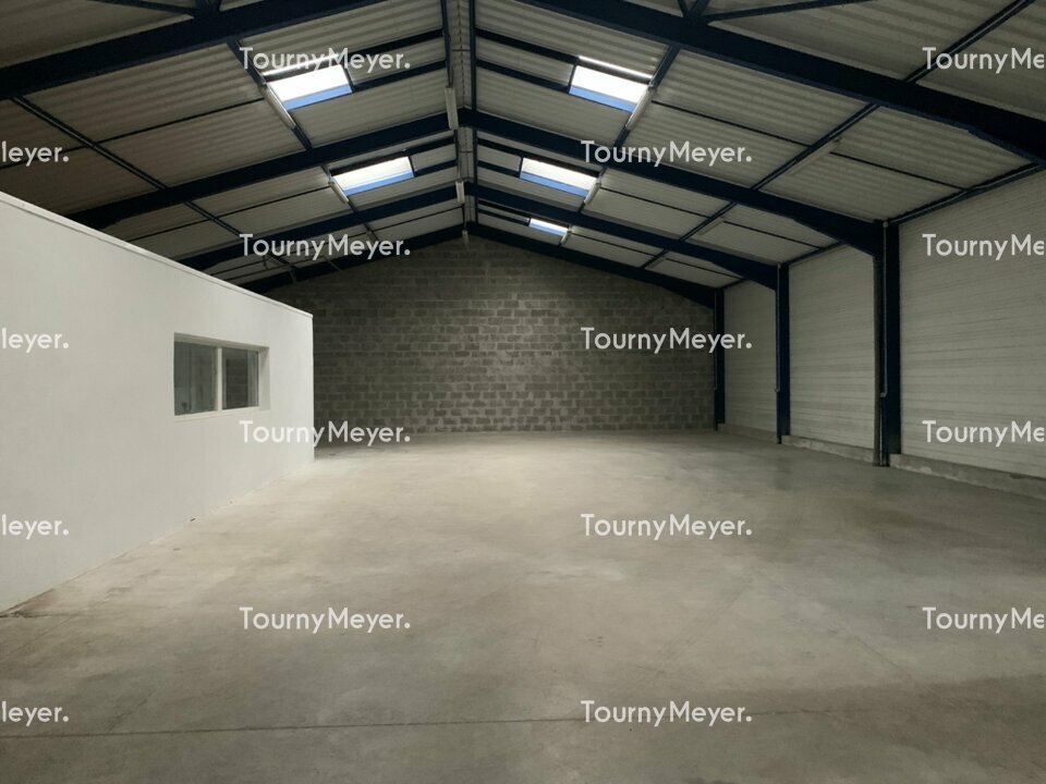 Visuel 7 de l'annonce : A LOUER - GUIPAVAS, ZONE DE LAVALLOT - LOCAL DE 450 M²