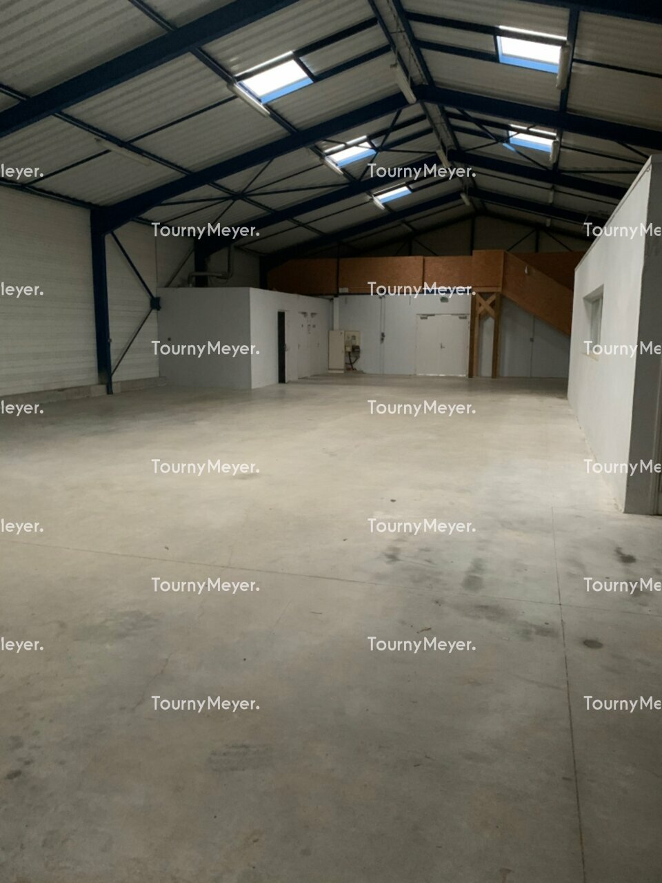Visuel 3 de l'annonce : A LOUER - GUIPAVAS, ZONE DE LAVALLOT - LOCAL DE 450 M²