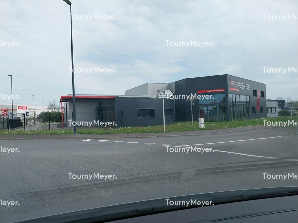 Visuel 9 de l'annonce : A LOUER, KERGARADEC, LOCAL D'ACTIVITE DE 280 M²