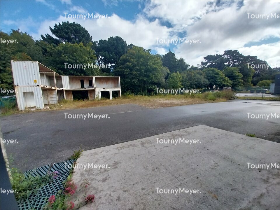 Visuel 4 de l'annonce : A LOUER, BREST PORT, BUREAUX DE 50 M² + ATELIER 100 M² + ESPACE EXTERIEUR 600 M²