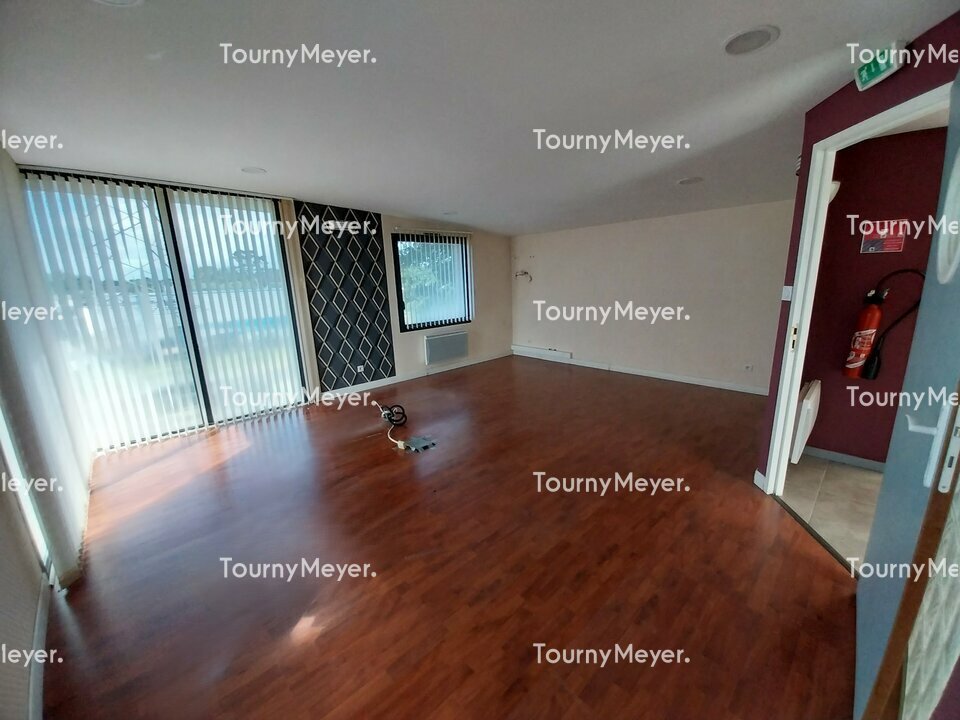 Visuel 5 de l'annonce : A VENDRE - ZONE DU PETIT KERVAO - BATIMENT INDEPENDANT DE 250 M²