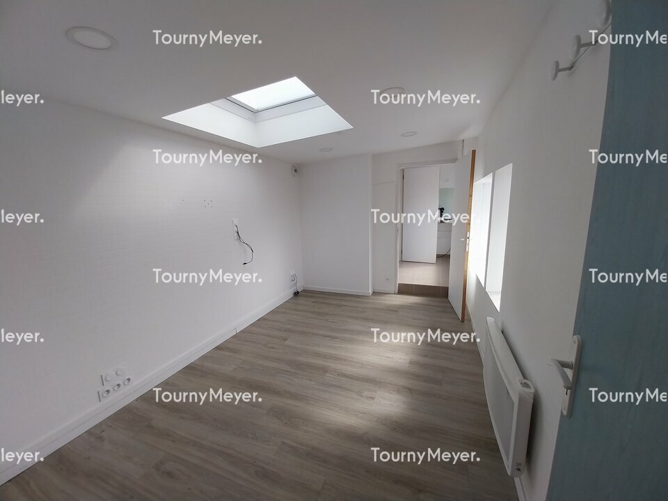 Visuel 6 de l'annonce : A VENDRE - ZONE DU PETIT KERVAO - BATIMENT INDEPENDANT DE 250 M²