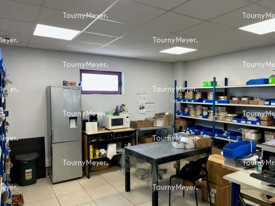 Visuel 8 de l'annonce : A LOUER - GUIPAVAS, ZONE DE LAVALLOT - LOCAL DE 450 M²