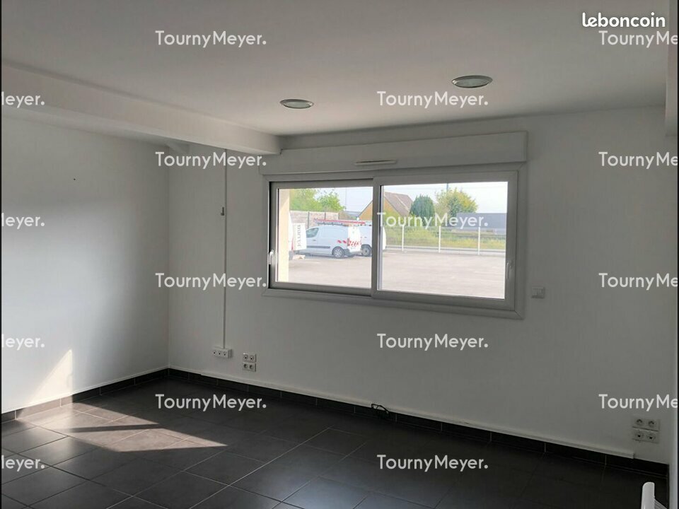 Visuel 4 de l'annonce : A LOUER - GUIPAVAS - ZONE DE LAVALLOT - BATIMENT D'ACTIVITE DE 365 M²