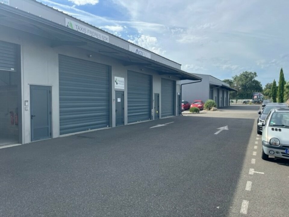 A Louer - Local d'activités et de bureaux - Saint André de Cubzac