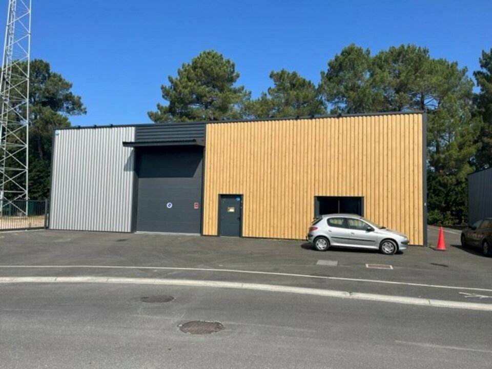 A louer - Local d'activité et de bureaux - Martignas sur Jalle