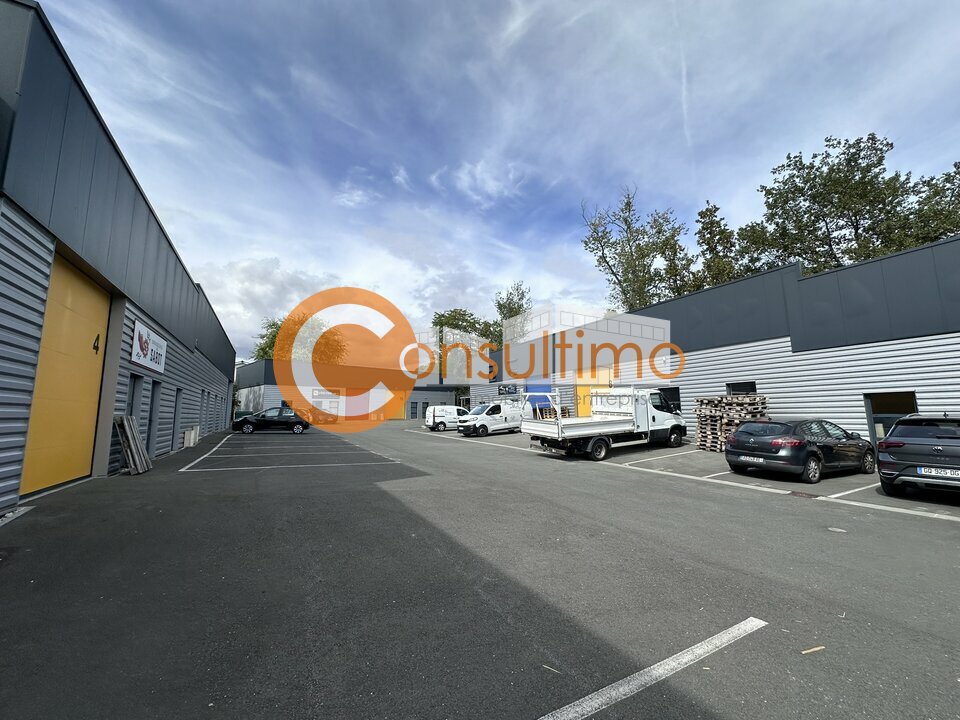 A LOUER - LOCAL D'ACTIVITE - VILLENAVE D'ORNON