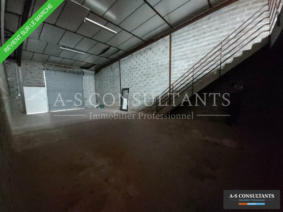 A louer Local commercial  368m² Colombier-le-Cardinal
