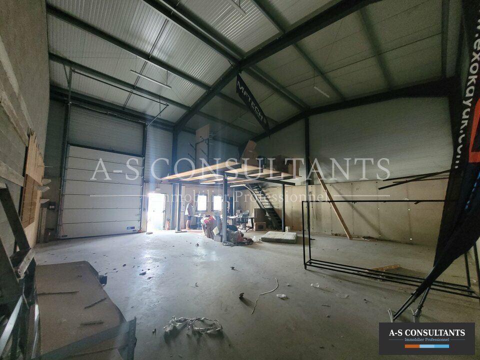 A louer Locaux d'activité 150m² Bessey