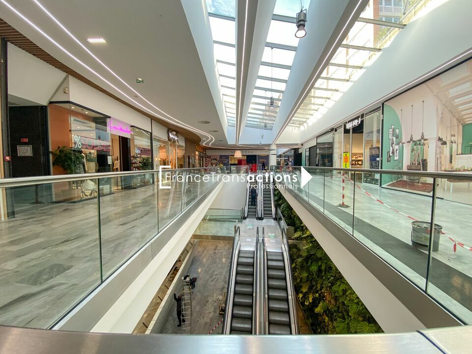 A LOUER LOCAL COMMERCIAL 162 m² - LES BOUTIQUES SAINT GEORGES 