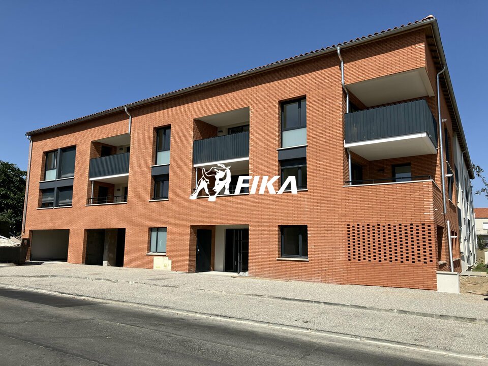 A VENDRE LOCAL COMMERCIAL 55 m2 - (31600) EAUNES